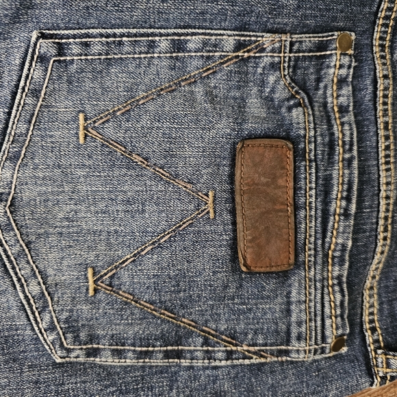 Wrangler Retro Bootcut Jeans - Picture 2 of 6